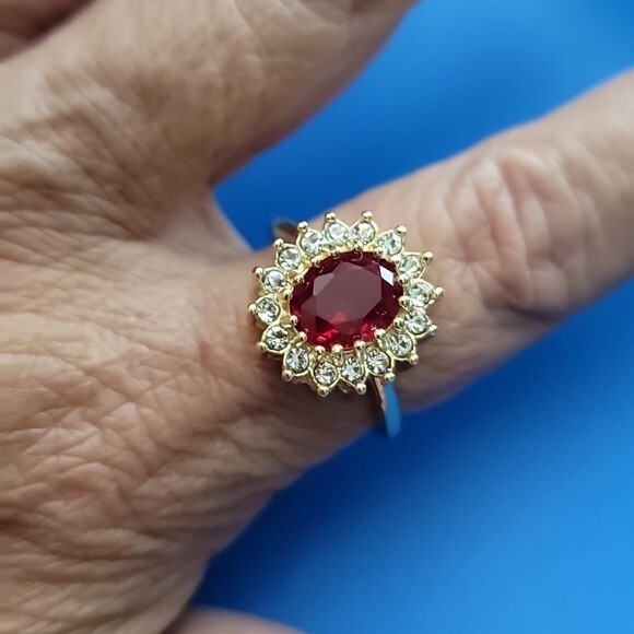 Gold Red Cocktail Ring Rhinestones sizes 8  Christmas - Picture 2 of 5